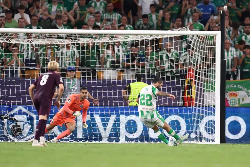 UEFA justifica lances polémicos no Betis x FC Porto